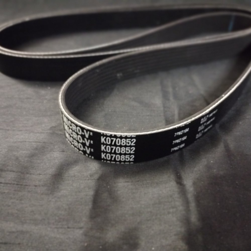 Gates K070852 Premium Automotive V-Ribbed Belt NEW